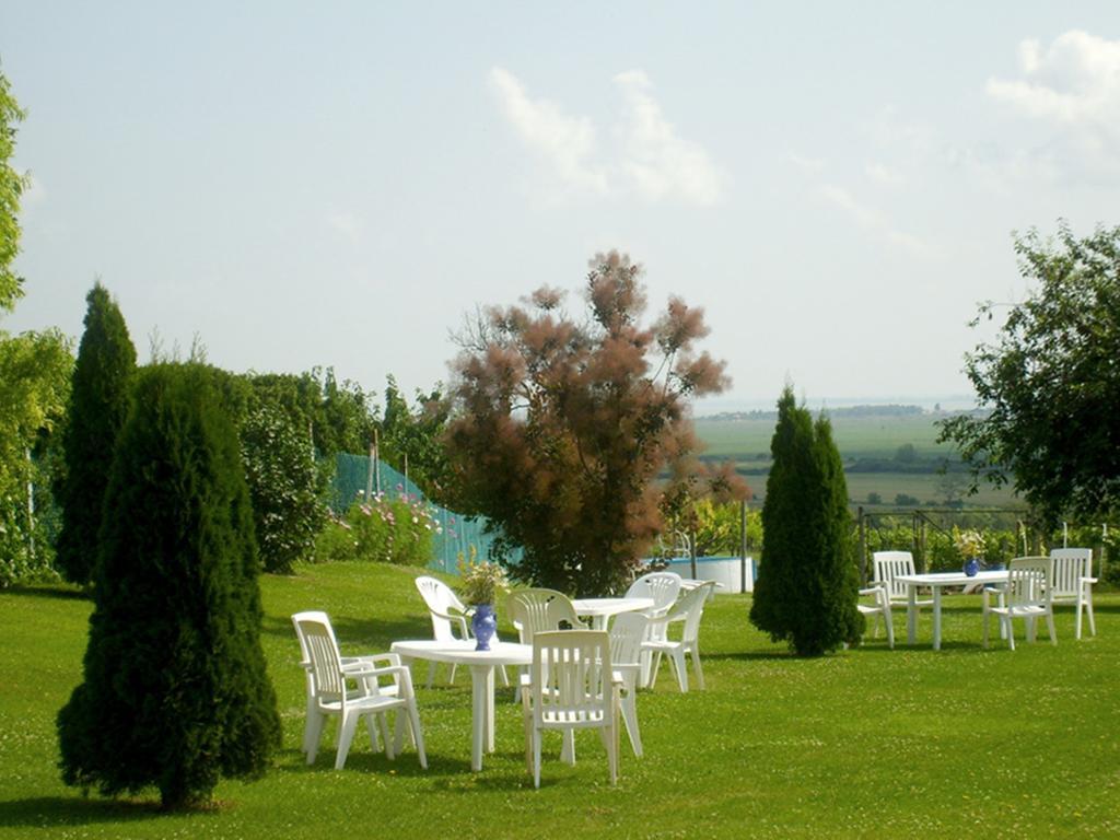 Bed and Breakfast Szuts Panzio à Fertőrákos Extérieur photo