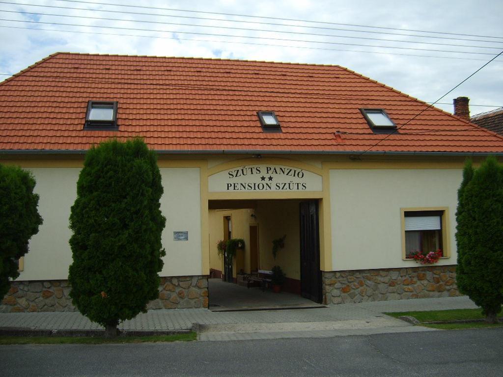Bed and Breakfast Szuts Panzio à Fertőrákos Extérieur photo