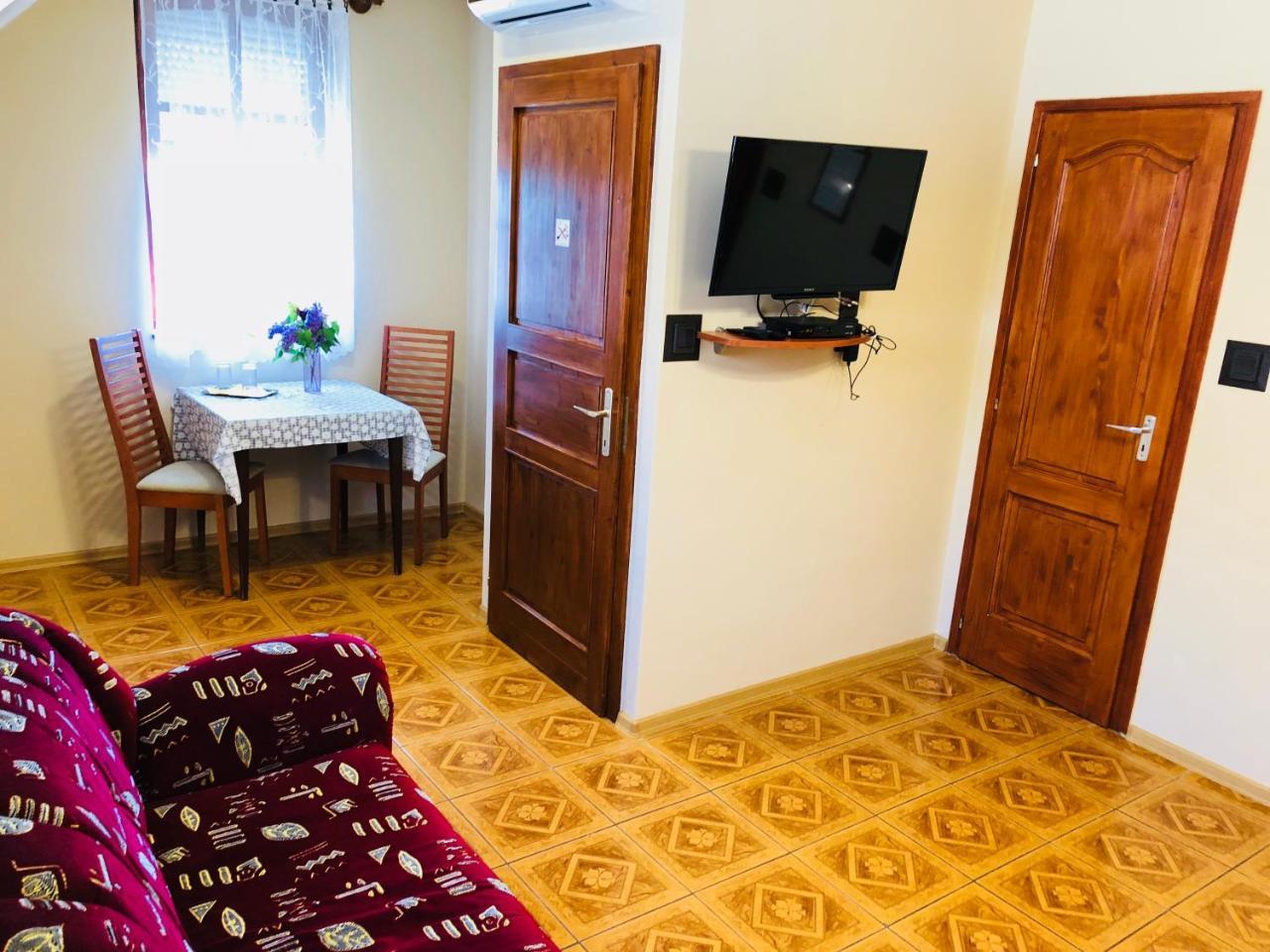 Bed and Breakfast Szuts Panzio à Fertőrákos Extérieur photo