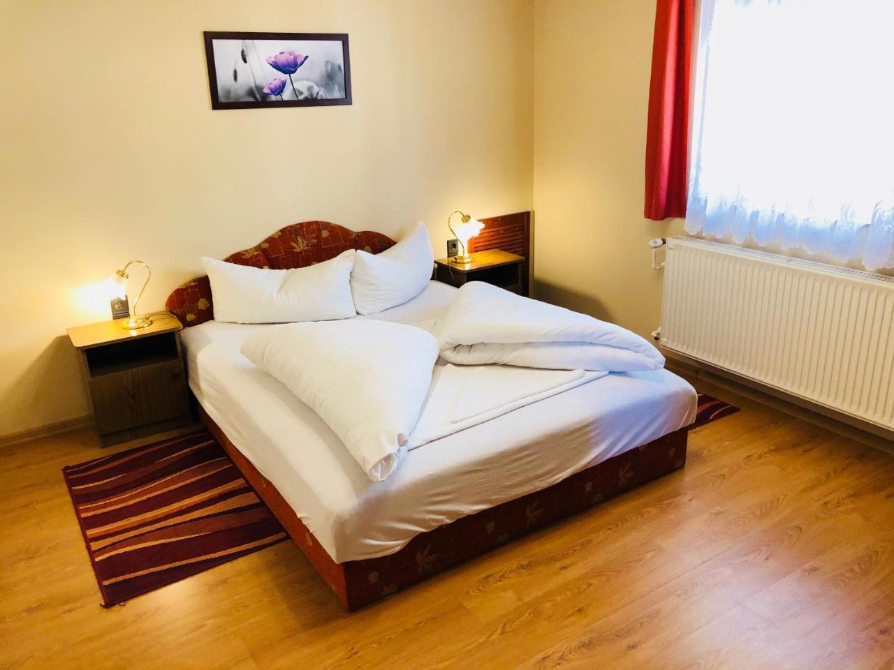 Bed and Breakfast Szuts Panzio à Fertőrákos Extérieur photo