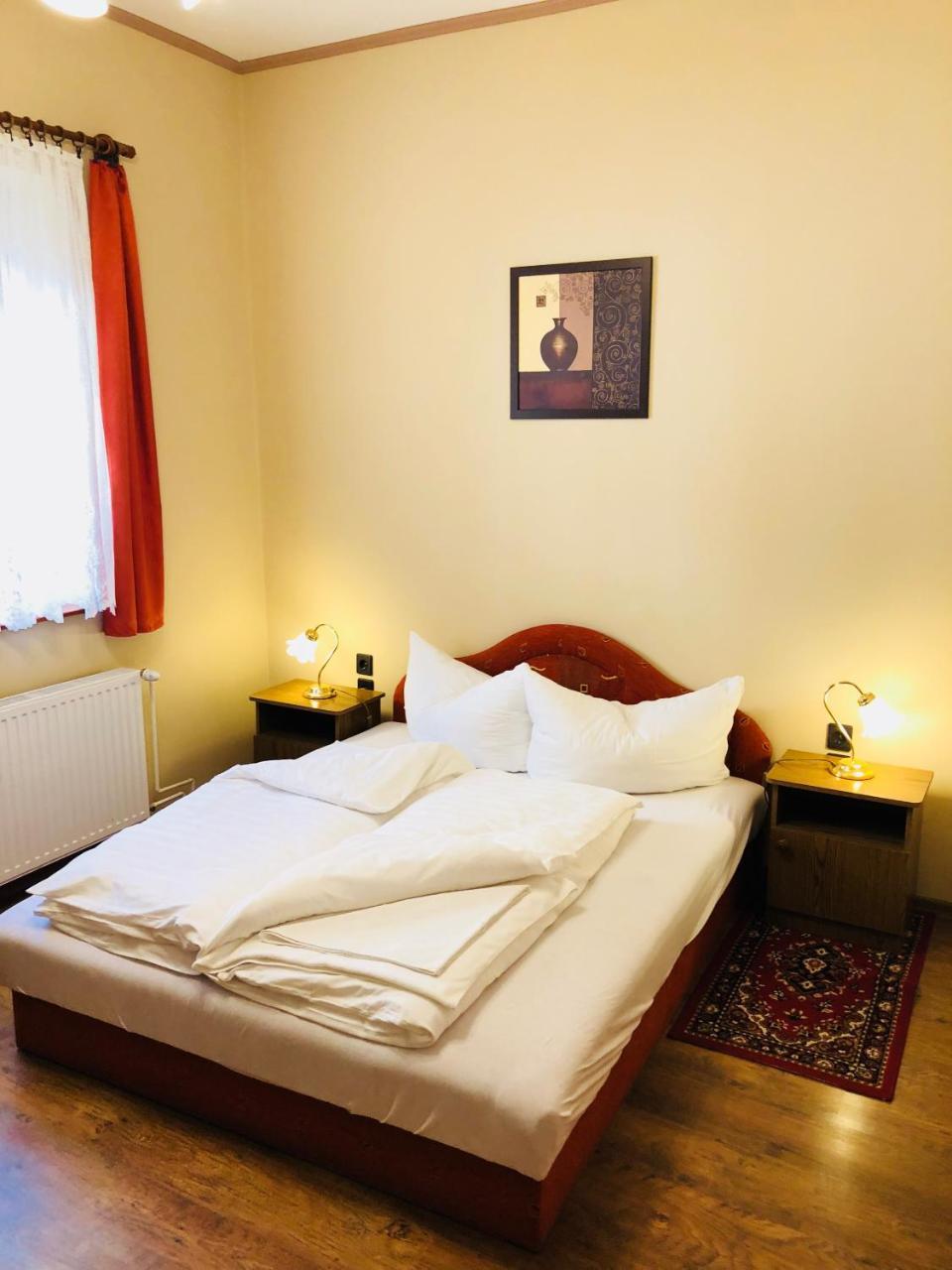 Bed and Breakfast Szuts Panzio à Fertőrákos Extérieur photo