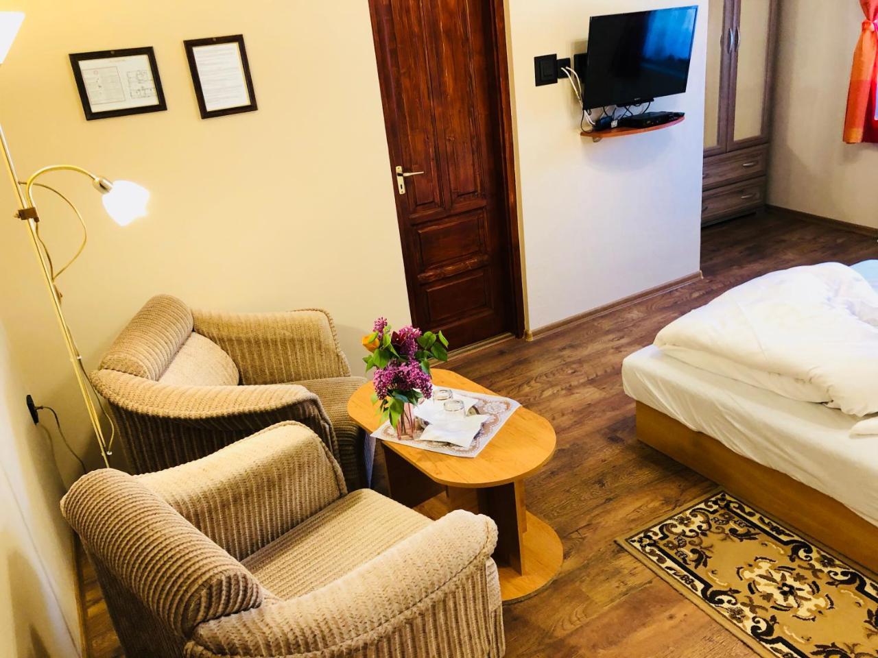 Bed and Breakfast Szuts Panzio à Fertőrákos Extérieur photo