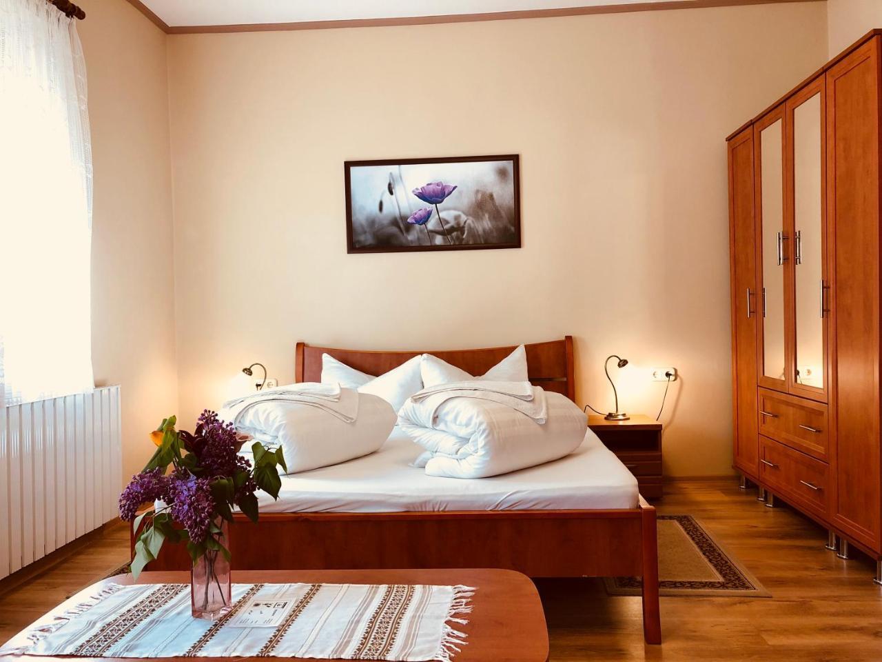 Bed and Breakfast Szuts Panzio à Fertőrákos Extérieur photo