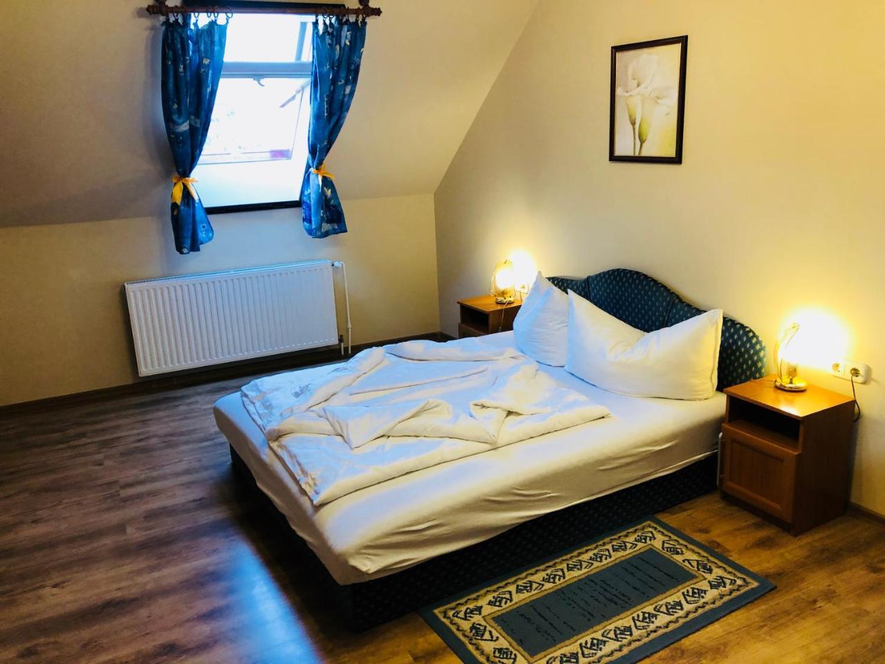 Bed and Breakfast Szuts Panzio à Fertőrákos Extérieur photo