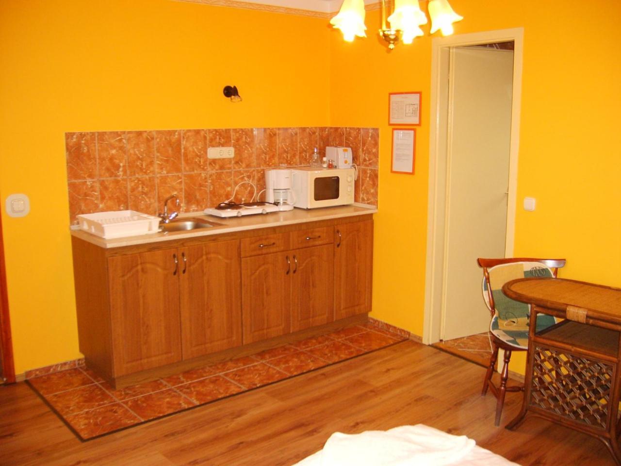 Bed and Breakfast Szuts Panzio à Fertőrákos Chambre photo